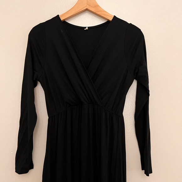 Black Long Sleeve Maternity Maxi Dress - Picture 3 of 9